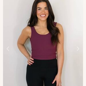 Sleeveless Scoop Neck Tank Top in Berry